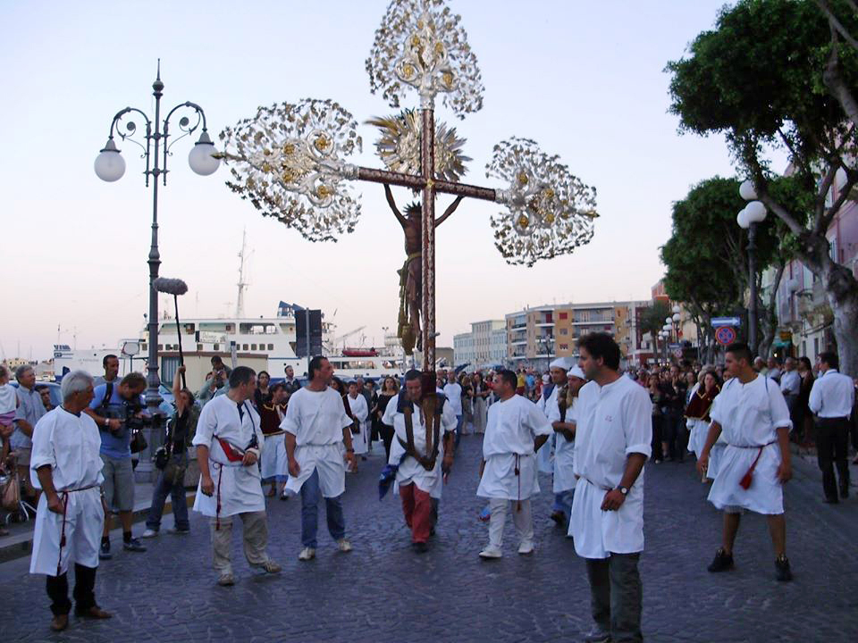 “Cristetzzanti” del Ponente Genovese a Carloforte 
 In occasione della festa patronale di San Pietro il 29 Giugno. 