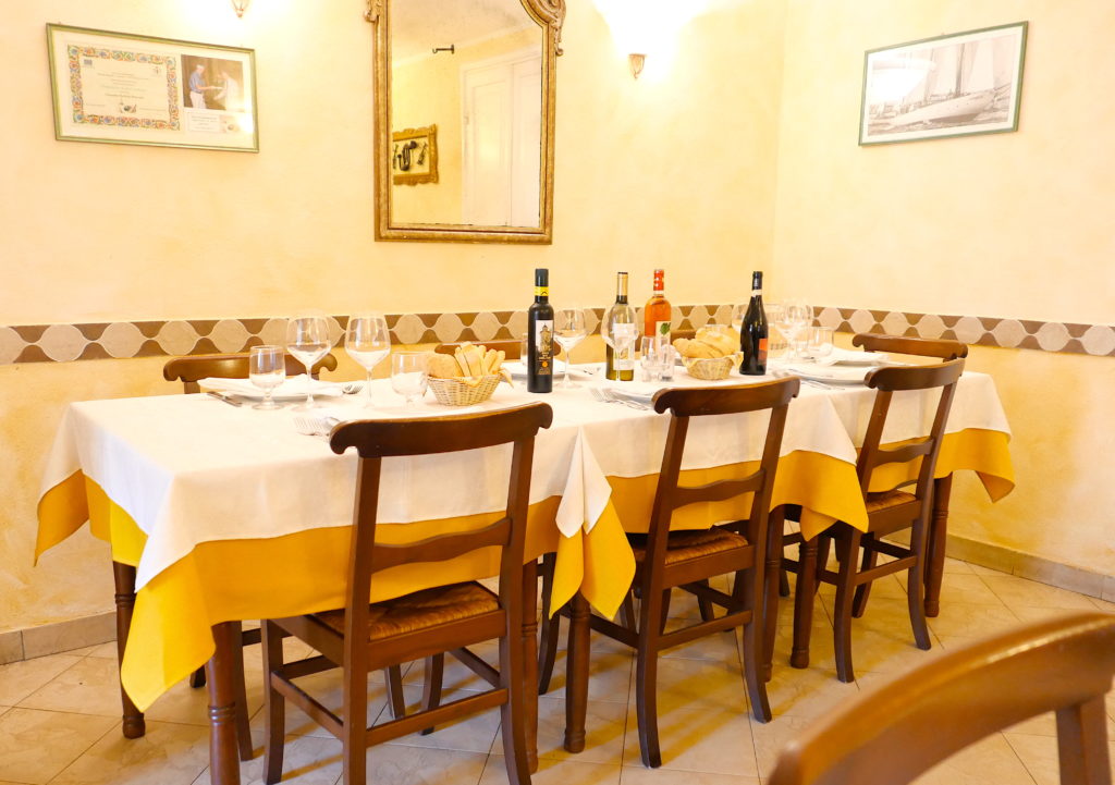 Un particolare dell’interno dell’Osteria Enoteca Baccicin du Caru